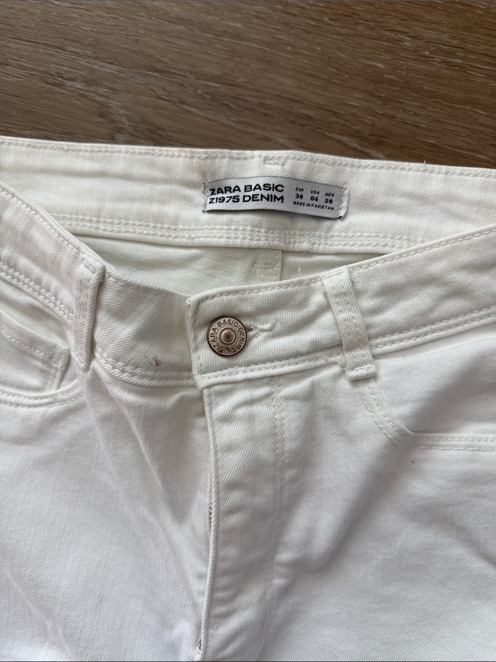 Zara White Skinny Jeans with Knee Rips - Picture 4 of 7